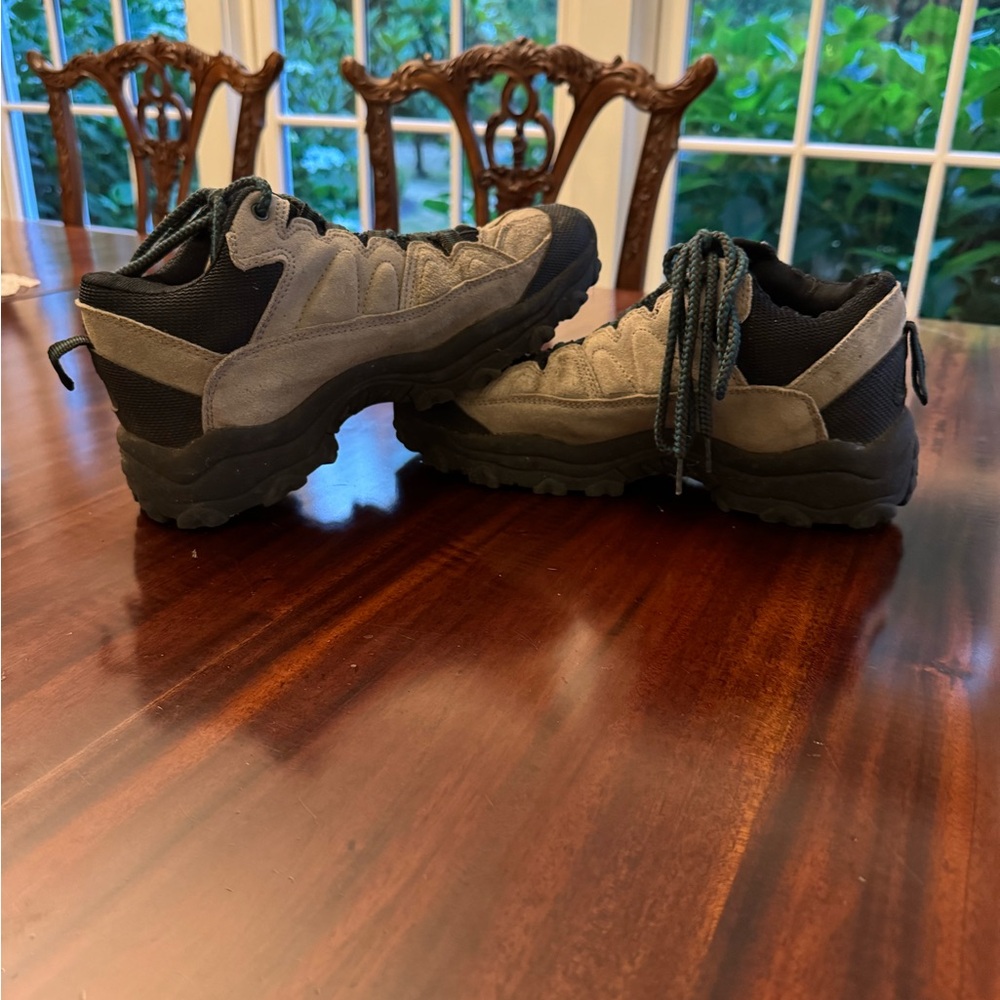 Itasca Black and Gray Hiking Shoes